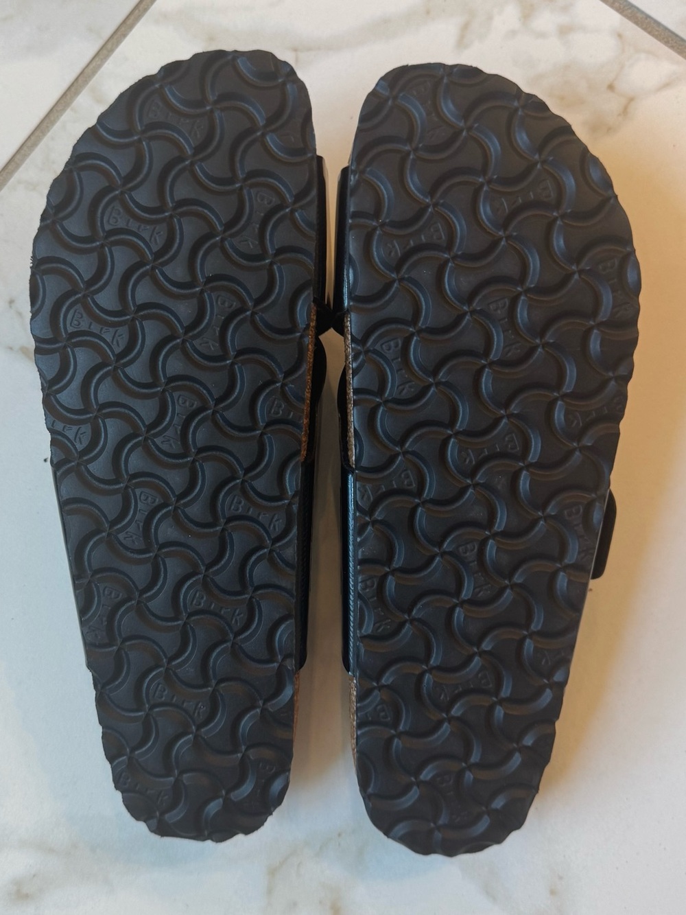 Birkenstock Siena Women’s Black Patent Slide Sandals with Big Gold Buckles NWOT - Picture 4 of 5